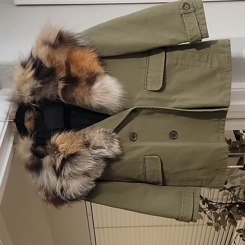 GRYPHON Women's Army Green Coat with Fox Fur Collar